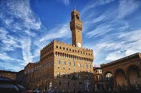 Der palazzo vecchio ist ein riesiges gebäude mit hohem turm. Private Tour Florenz Rundgang Mit Dem Palazzo Vecchio 2021 Tiefpreisgarantie