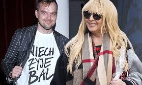 Maryla rodowicz a reçu le clou d'argent de la saison décerné par les lecteurs du journal kurier polski (pl), le titre de « chanteuse de l'année » donné par les auditeurs de la radio polonaise et celui de chanteuse la plus populaire des magazines jazz et musicorama. Jaki Biznes Ma Jedrzej Duzynski Syn Maryli Rodowicz