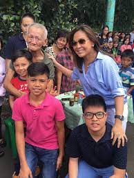 Ana, publicly known as karen davila, is a filipino journalist, radio broadcaster, newsreader, and televisi. Karen Davila On Twitter Brought My Kids W Me David Lucas To Our Mypuhunan Booth Today Si Lolo May Cerebral Palsy Pero Nagnenegosyo Pa Https T Co Xb5ebjkjo2