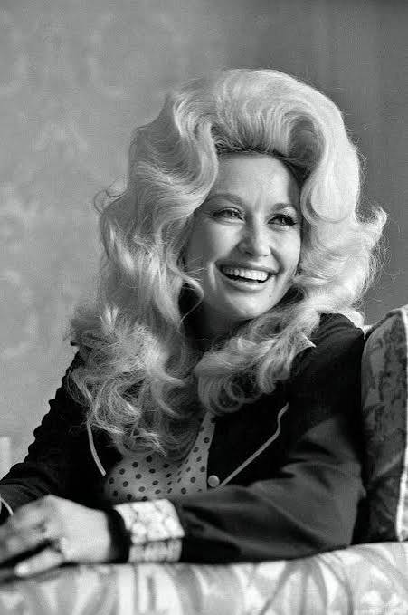 Dolly Parton, Country Music Superstar Whose Songs Spoke to Millions, Dies at 80 - The New York Times