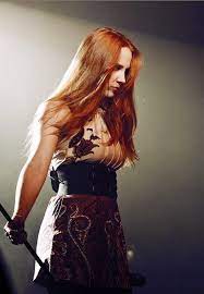 Få 18.720 sekund stockvideoklipp på a female singer recording at med 25 fps. Redhair On Tumblr Metal Girl Women Of Rock Artist Outfit