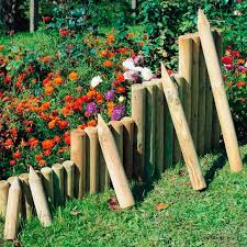Holzpalisaden Fur Eine Noch Schonere Gartengestaltung Garden Fencing Ponds For Small Gardens Beautiful Gardens