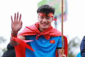 Look through examples of hi translation in sentences, listen to pronunciation and learn grammar. Vietnam Greetings Etiquettes How To Say Hello In Vietnamese Go Vietnam Tours