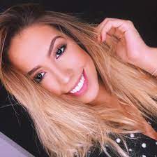 Na legenda do seu post ela afirma: Gabibrandt By Gabi Brandt On Emaze