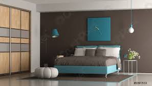 Auch andere, aufregende nuancen passen gut zu einem zimmer, dem es an größe fehlt. Modernes Blaues Und Braunes Schlafzimmer Foto Vorratig Crushpixel