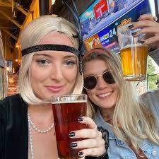 Suzannah Goodwin's Instagram, Twitter & Facebook