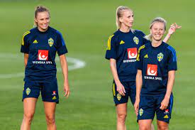 Hedvig lindahl is a 26 year old swedish football player who currently plays for göteborg football hedvig has had vitiligo since she was little and agreed to answer some questions about how it. Hedvig Lindahl On Twitter Spot The One With Vitiligo