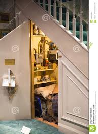 Selbstgebaute schränke sorgen für ordnung. Der Schrank Unter Der Treppe Warner Brothers Studio Anzeige Von Dekorationen Fur Harry Potter Film Grossbritannien Redaktionelles Stockbild Bild Von Film Phantasie 106970464