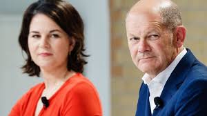 Der finanzminister soll die dienste seines ministeriums für den wahlkampf genutzt haben. Annalena Baerbock Und Olaf Scholz Liefern Sich Kopf An Kopf Rennen Umfrage Zur Bundestagswahl Der Spiegel