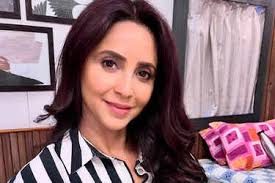 Virat Kohli–Avneet Kaur Controversy: Netizens react as the cricketer makes  clarification after 'accidental like'