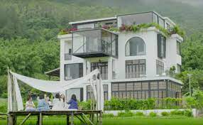 Ist der titel dieses immobilienangebots. Beste Freundinnen Kaufen Ein Haus Um Dort Gemeinsam Alt Zu Werden Video Kosmo