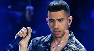Nella quarta serata del festival di sanremo per la prima volta tutti i 26 campioni in gara si esibiranno sul palco dell'ariston. Sanremo 2019 Chi E Mahmood Il Vincitore Della 69esima Edizione