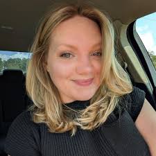 Who is a available hair stylist for color in Manchester, TN,