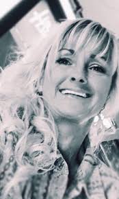 Maureen Minton's Instagram, Twitter & Facebook