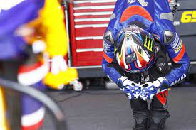 แสตมป อภ ว ฒน วงศ ธนานนท 22 น กบ ดดาวร งส งก ด yamaha thailand racing team ฟอร มส ดเฉ ยบ แสตมป