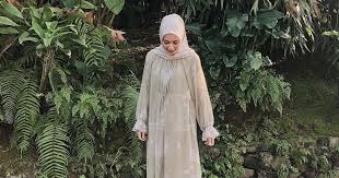 Aurat artinya sesuatu yang tidak boleh dilihat orang lain. Buat Wanita Ketahui Lelaki Yang Haram Disalam Serta Wajib Menutup Aurat Di Hadapannya