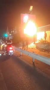 إحراق صور "لبنان أولاً" التي وُضعت اليوم على طريق المطار, #تفاصيل
