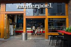Hier vind je vele verschillende smaken ijs. Van Der Poel Wilminkplein Indebuurt Enschede