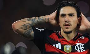 R 124 milhões em Jogo: Fenerbahçe mira Pedro como substituto de Dzeko; consulta foi feita.