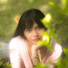 Lilly Crook's Instagram, Twitter & Facebook