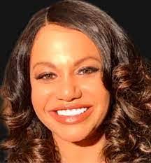 Carla Niles's Instagram, Twitter & Facebook