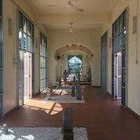 Sementara sultan mahmud syah mangkat diatas julangan pengiringnya. Makam Sultan Mahmud Mangkat Dijulang Moschee