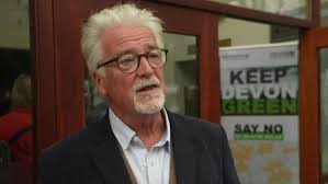 Hundreds turn out to oppose mega solar farm plans