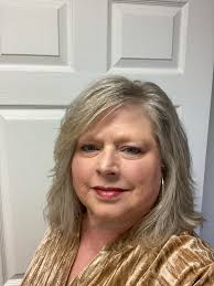 Meet the stylist at Honey's!🍯 Hi, I'm Nyna Combs. With a 42-year career as  a professional cosmetologist, I've found my true calling and a sense of  belonging. I'm driven by a passion