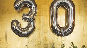 Out at night in a bar with a group of friends, it's not actually that easy to meet someone anymore and bumping into mister or miss perfect on the subway seems a thing of fairytales! 7 Words That Perfectly Sum Up The Reality Of Life In Your 30s Flash Pack