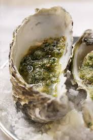 Ostras Al Horno Con Pan Rallado De Hierbas Mariscos Plato Stock Photo 147979553