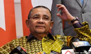King strips Isa Samad's 'Tan Sri' title