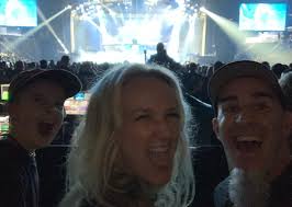 Scott Ian : ''MAIDEN!!! Hanging with real-life superhero Bruce Dickinson  before Iron Maiden's killer set in Brooklyn last night. Nobody does it  better, seriously. Swipe left for highlights. Last pic by @johnmcmurtrie666