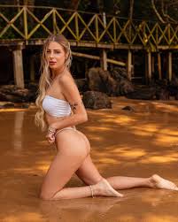 Gabs Colleta - A garota sexy que vai além no TikTok