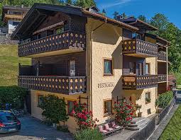 Durchschnittliche bewertung 8,7 von 10 aus. Ferienwohnungen In Mittenwald Im Haus Rustikana Bei Der Familie Merk Startseite Komfortable 3 Sterne Ferienwohnungen Mit Karwendelblick Erwarten Sie