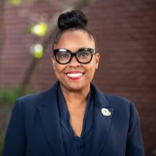 Alisha Lyas Torres (@TheAlishaTorres)