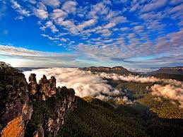 Katoomba Falls Echo Point Three Sisters Walk When It Comes To Mountain Resorts Katoomba Is One Of The Most Fam Katoomba Australia Travel Mountain Resort