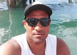 Homem que morreu após batida entre carro e caminhão na BR-101 era radialista