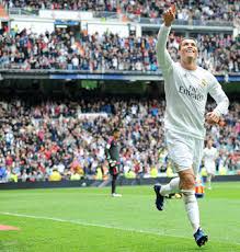 The outstanding portuguese player, who obtained 173 international caps with his national team, has entered the symbolic but exclusive circle of players with a century of caps; Cristiano Ronaldo Dos Santos Aveiro 7 Nachrichten Statistik Fotos Portugal Fussball Msn Sport