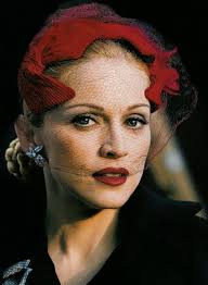 Vajna y el estadounidense robert stigwood.protagonizada por madonna y antonio banderas en los papeles principales, narra la vida de eva perón.es una adaptación muy fiel de la obra musical homónima. Eva Peron Today In Madonna History