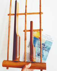 Kecapi merupakan alat musik yang cukup terkenal dan ramah ditelinga kita. Kesenian Alat Musik Tradisional Angklung Minews Id