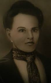 Penny Bott's Instagram, Twitter & Facebook