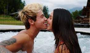 L'infanzia è purtroppo segnata da un tragico. Federico Rossi Fidanzato Paola Di Benedetto Chi E Il Riavvicinamento Dopo La Crisi