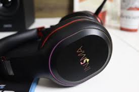 The headphone is light, comfortable and functions pretty well, the sound quality is very good and the discs vibrate when there is booming music massaging your ear. Audio R Reviews