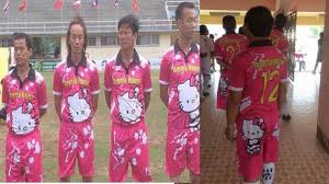 Jika kamu tertarik dan ingin melakukan pemesanan, segera hubungi kami garuda print. Heboh Jersey Pink Gambar Hello Kitty Sebuah Tim Sepakbola Pemain Usianya Tua Tapi Jiwa Muda Tribun Pekanbaru