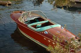 Bateau Type Ariston Annee 1967 Numeros De Coque 805 Construction Bois Longueur 6 52 M Largeur 2 16 M Tiran Bateau Classique Bateaux Retro Bateau En Bois