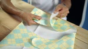 La bontà dei pellami, dei cuoi, delle gomme e delle stoffe sono gli ingredienti grezzi di un. Cappottino Per Cani Fai Da Te Come Farlo Per Piccole Taglie