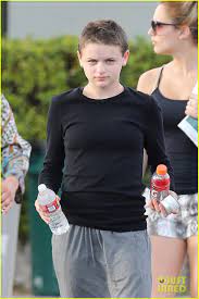 19.01.2020 · joey king debuts a shorter haircut while hitting the silver carpet at the 2020 screen actors guild awards on sunday (january 19) at the shrine see pictures and shop the latest fashion and style trends of joey king, including joey king wearing bob, boy cut, short curls and more. Full Sized Photo Of Joey King Debuts Super Short Haircut For Wish I Was Here 11 Photo 2941011 Just Jared
