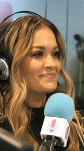 Deb Clover's Instagram, Twitter & Facebook