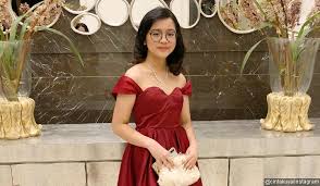 Cinta Kuya Pakai Gaun Terbuka Hingga Tuai Cibiran Astrid Beri Pembelaan