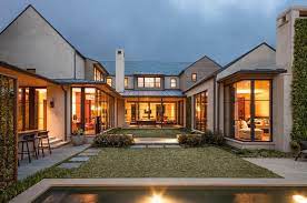 Here's a 4 bedroom + study with alfresco in the middle. U Shaped House Plans With Courtyard In Middle Google Search Courtyard House Plans Modern Courtyard Courtyard House